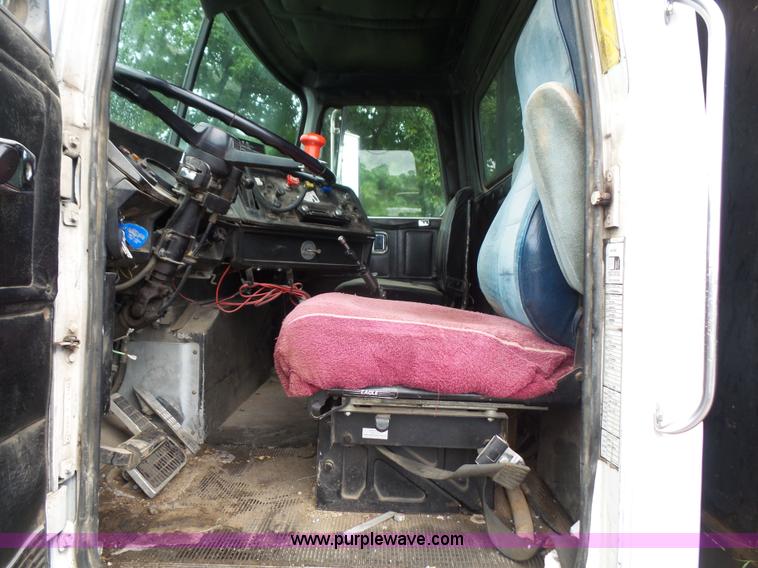 image for item L4836 1978 White Road Boss 2 silage/grain truck