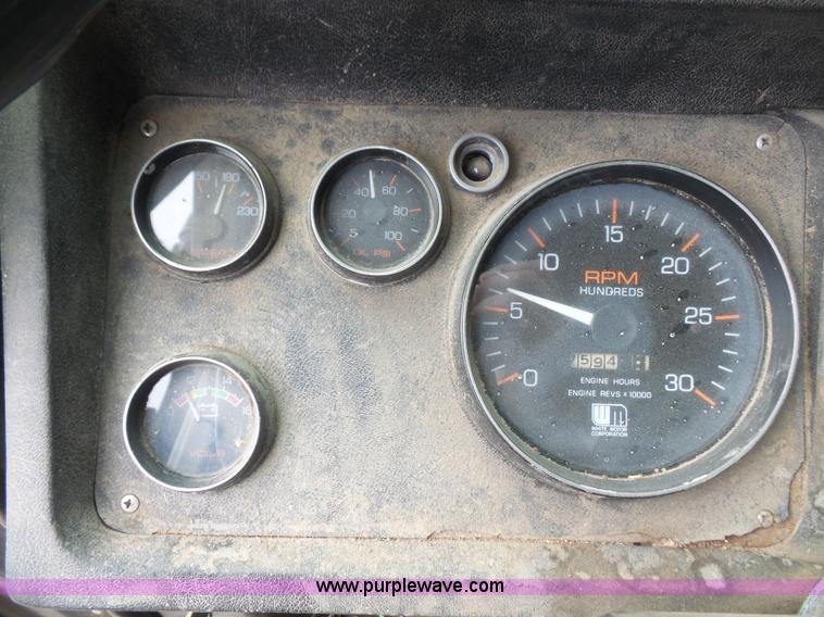 image for item L4836 1978 White Road Boss 2 silage/grain truck