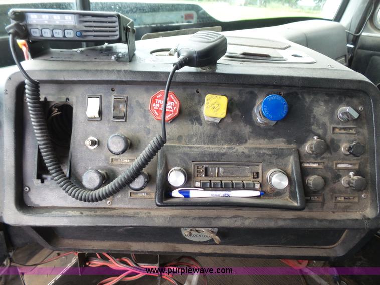 image for item L4836 1978 White Road Boss 2 silage/grain truck