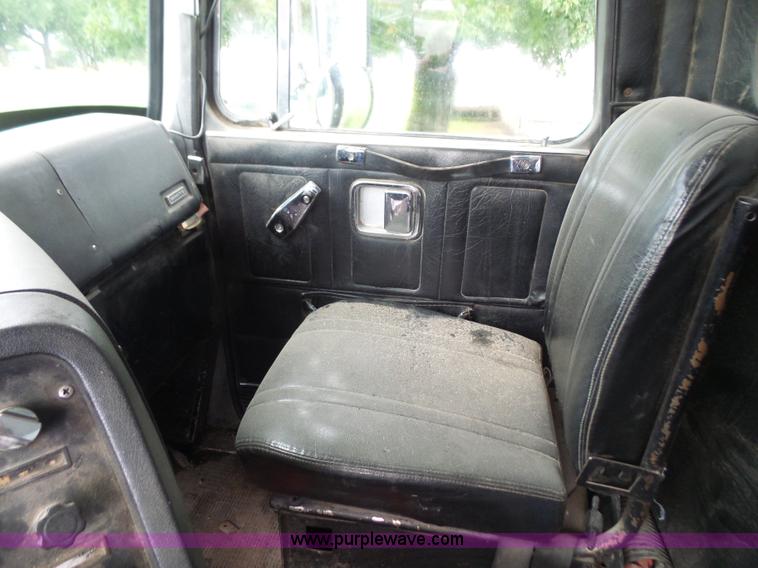 image for item L4836 1978 White Road Boss 2 silage/grain truck