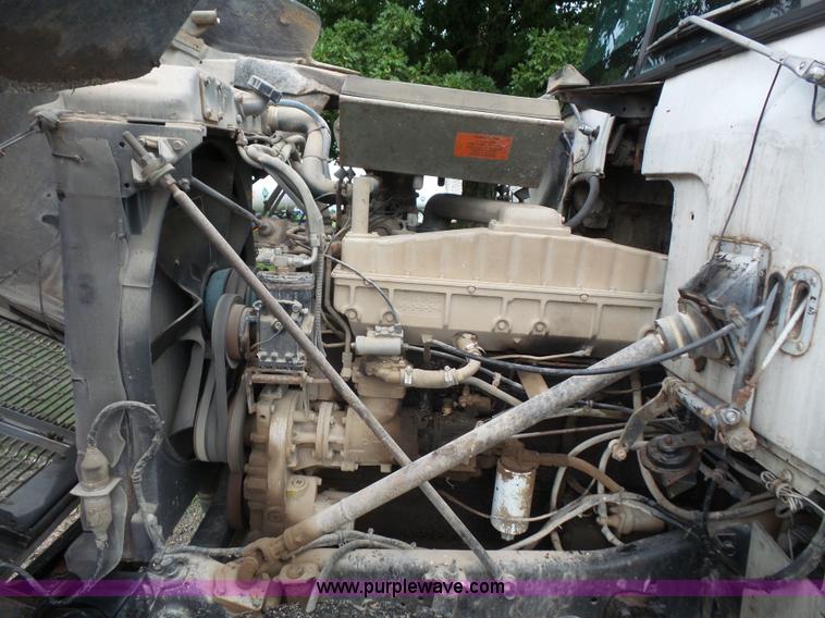 image for item L4836 1978 White Road Boss 2 silage/grain truck