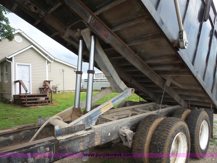 image for item L4836 1978 White Road Boss 2 silage/grain truck