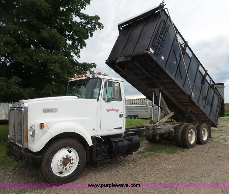 image for item L4836 1978 White Road Boss 2 silage/grain truck