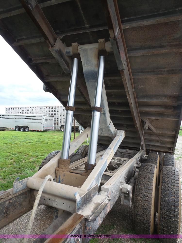 image for item L4836 1978 White Road Boss 2 silage/grain truck