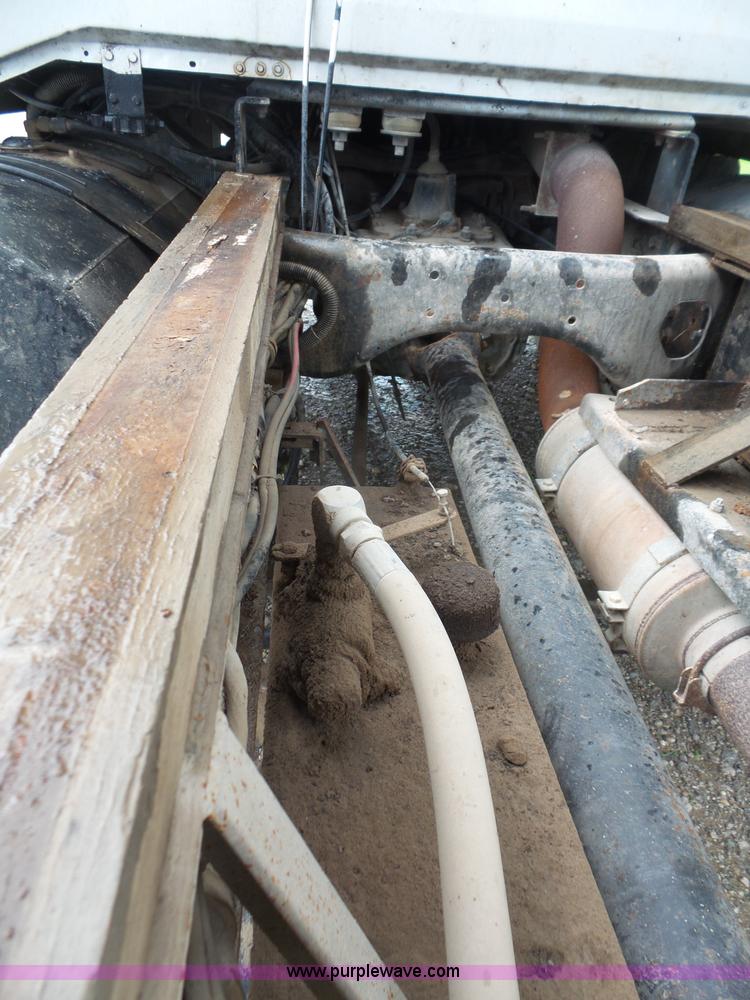 image for item L4836 1978 White Road Boss 2 silage/grain truck