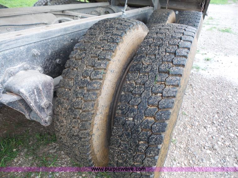 image for item L4836 1978 White Road Boss 2 silage/grain truck
