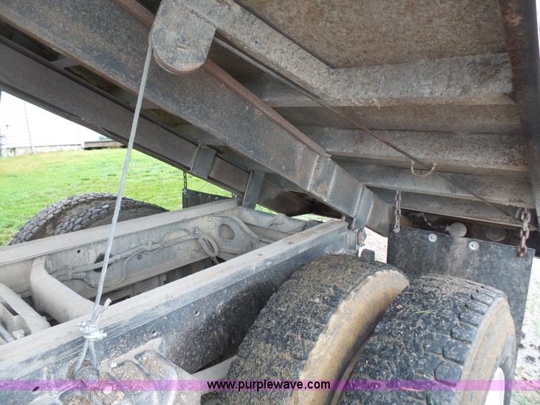 image for item L4836 1978 White Road Boss 2 silage/grain truck