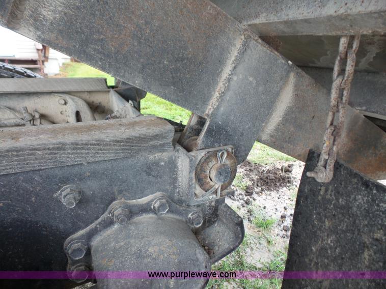 image for item L4836 1978 White Road Boss 2 silage/grain truck