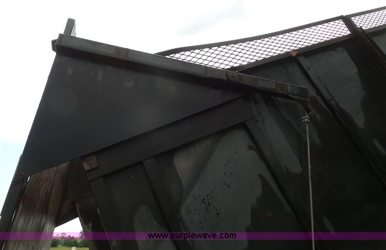 image for item L4836 1978 White Road Boss 2 silage/grain truck