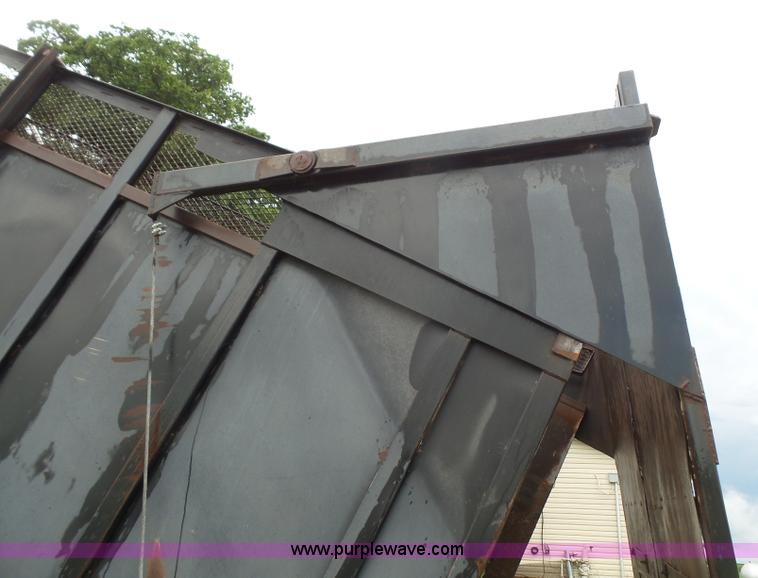 image for item L4836 1978 White Road Boss 2 silage/grain truck