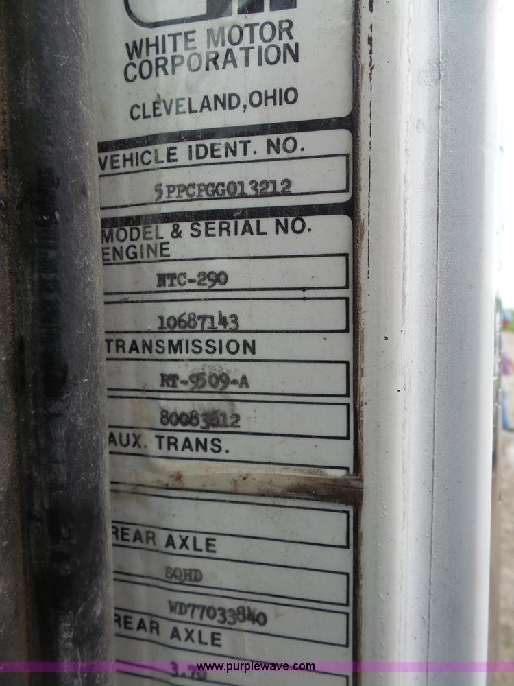 image for item L4836 1978 White Road Boss 2 silage/grain truck