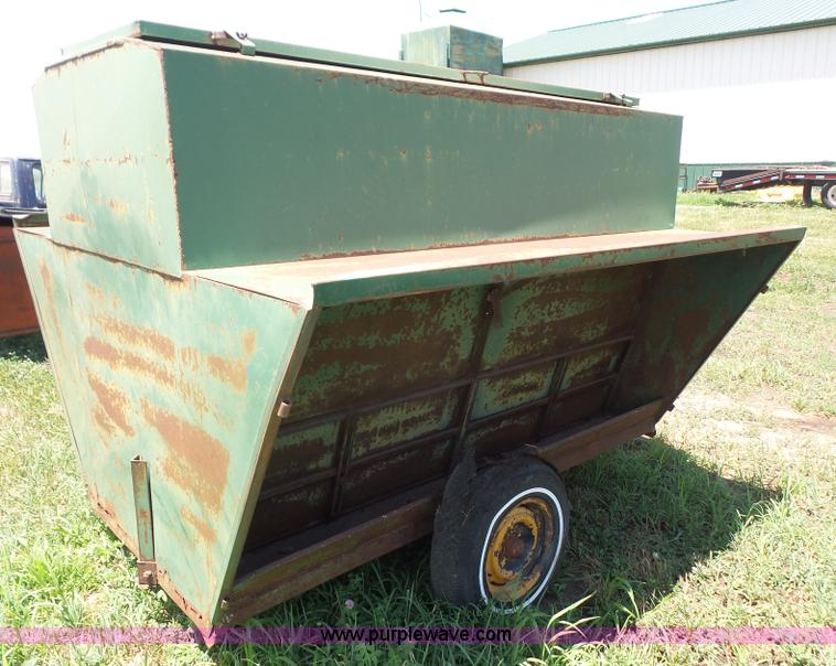 Feed King creep feeder in McLouth, KS Item L4869 sold Purple Wave