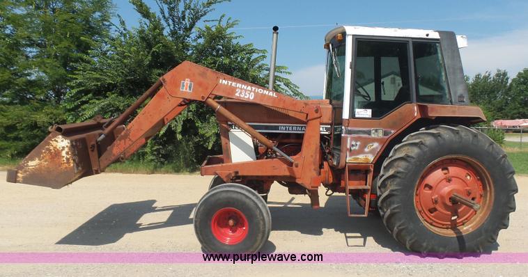 image for item L5915 International 1086 tractor