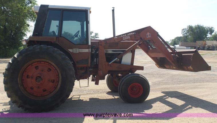 image for item L5915 International 1086 tractor