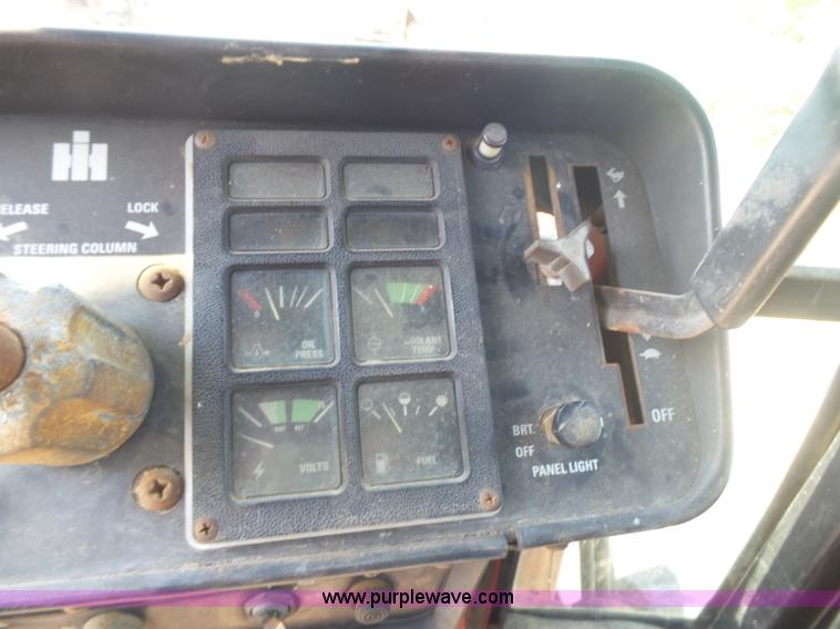 image for item L5915 International 1086 tractor