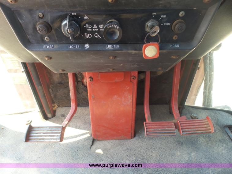 image for item L5915 International 1086 tractor