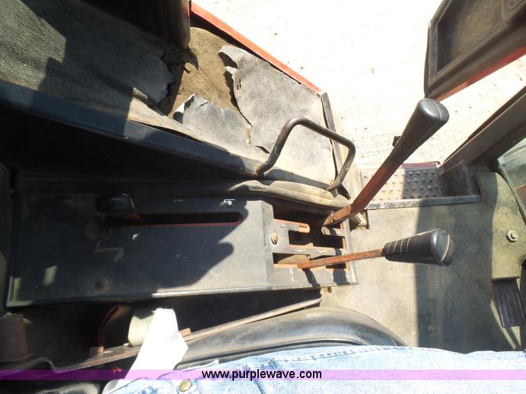 image for item L5915 International 1086 tractor