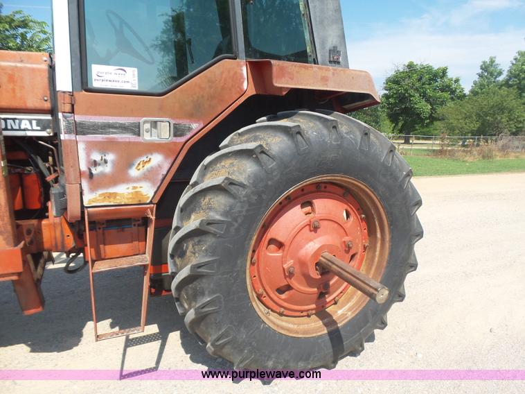 image for item L5915 International 1086 tractor