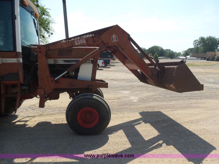 image for item L5915 International 1086 tractor