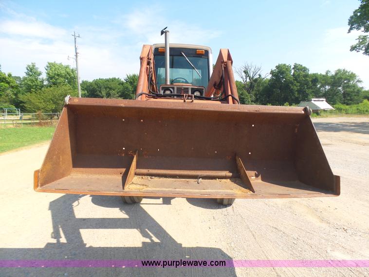 image for item L5915 International 1086 tractor