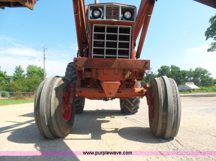 image for item L5915 International 1086 tractor