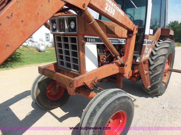 image for item L5915 International 1086 tractor