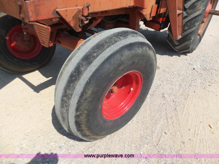 image for item L5915 International 1086 tractor