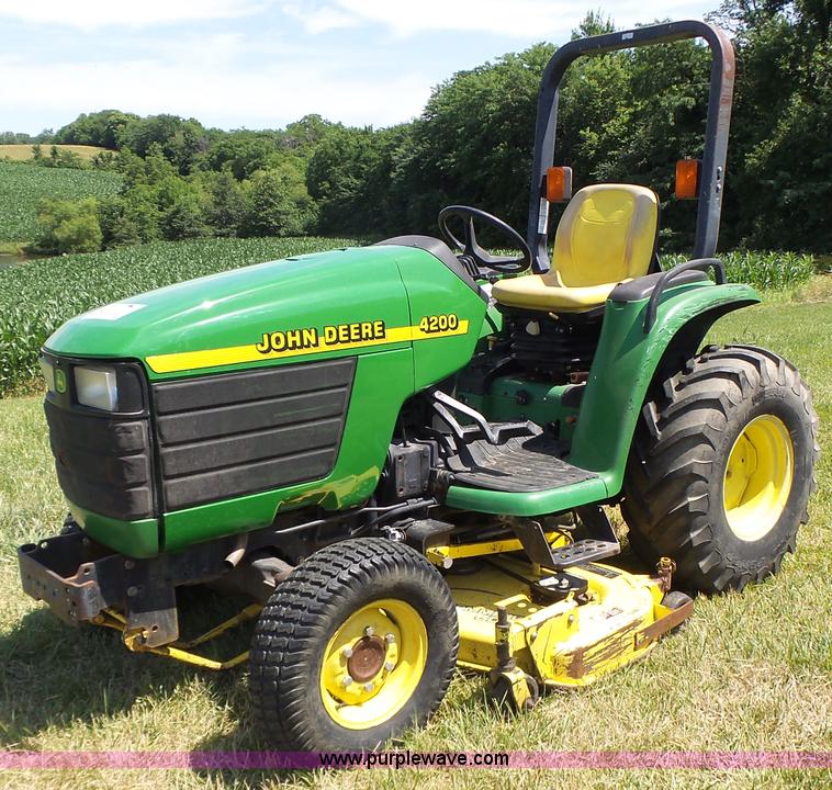 image for item L6151 1999 John Deere 4200 tractor