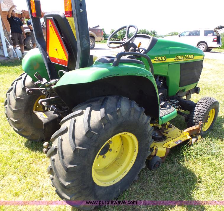 image for item L6151 1999 John Deere 4200 tractor