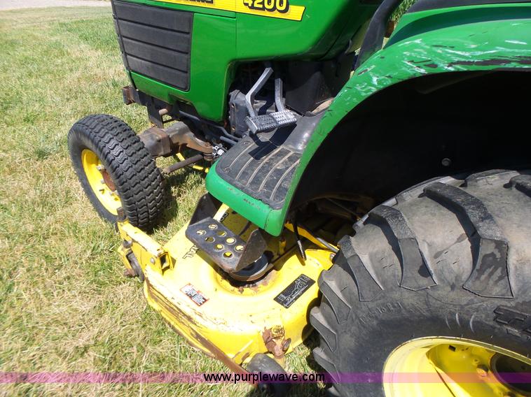 image for item L6151 1999 John Deere 4200 tractor