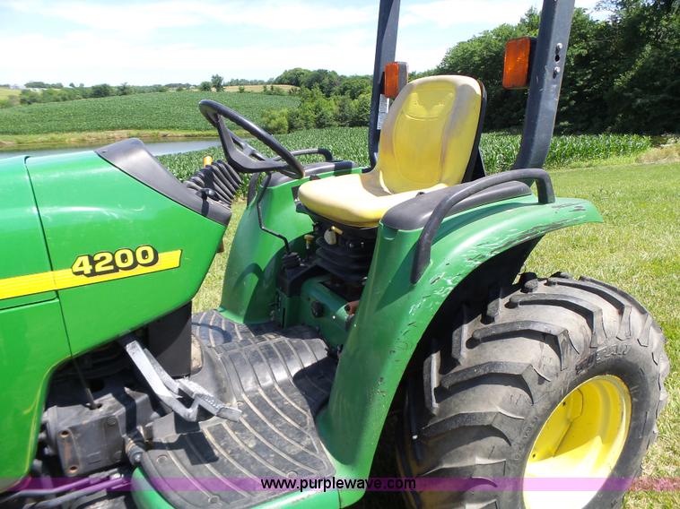 image for item L6151 1999 John Deere 4200 tractor