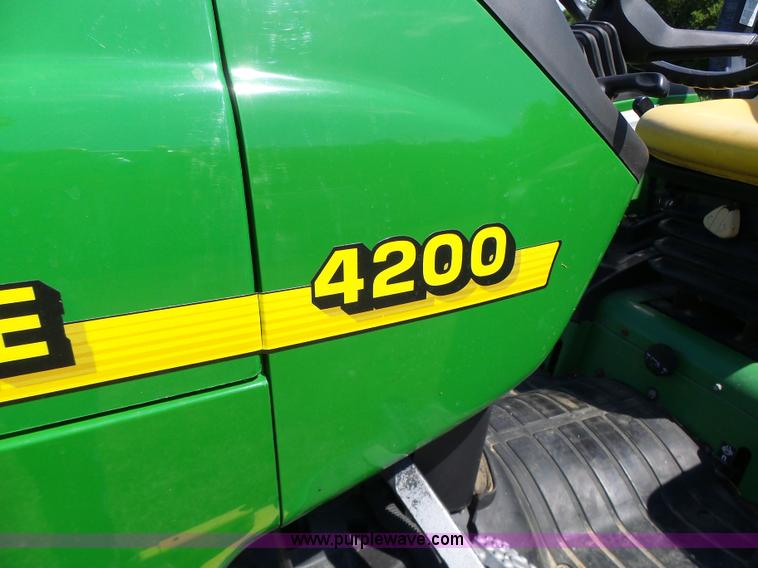 image for item L6151 1999 John Deere 4200 tractor