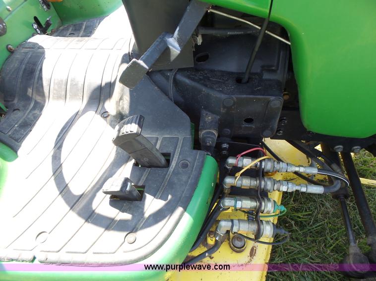 image for item L6151 1999 John Deere 4200 tractor