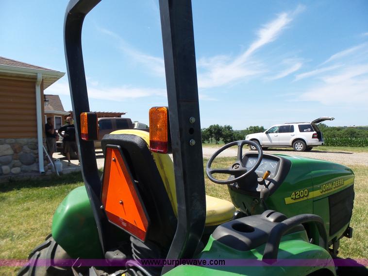 image for item L6151 1999 John Deere 4200 tractor