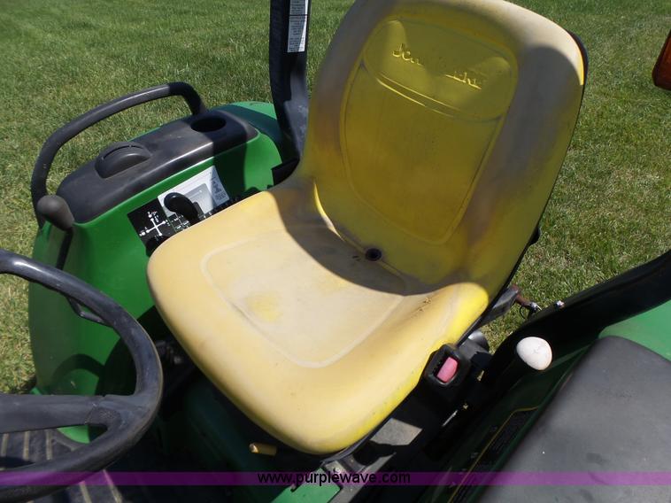 image for item L6151 1999 John Deere 4200 tractor