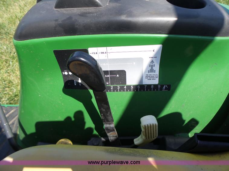 image for item L6151 1999 John Deere 4200 tractor