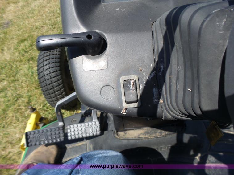 image for item L6151 1999 John Deere 4200 tractor