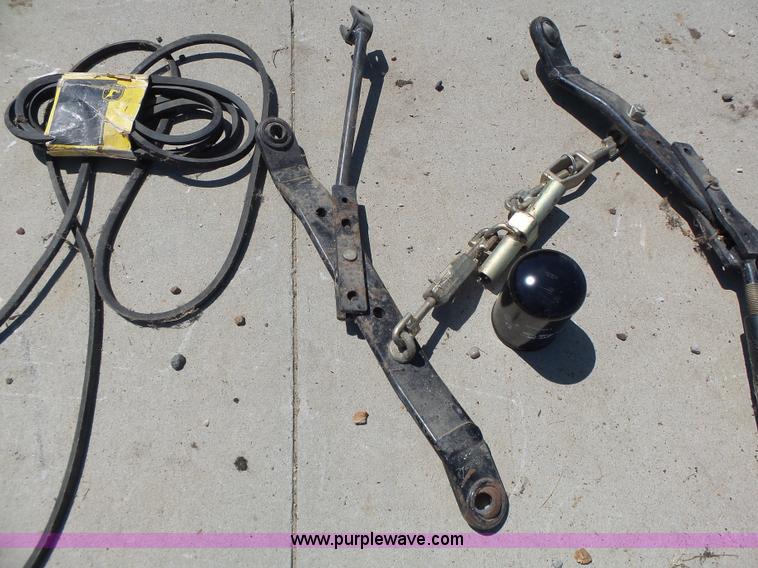 image for item L6151 1999 John Deere 4200 tractor