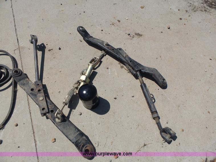 image for item L6151 1999 John Deere 4200 tractor