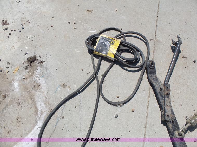 image for item L6151 1999 John Deere 4200 tractor