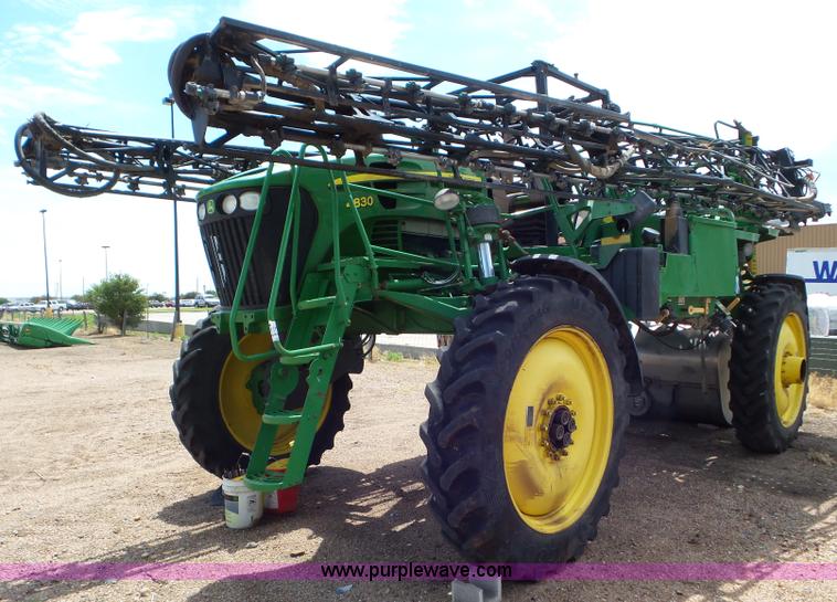image for item L6753 2009 John Deere 4830 self-propelled sprayer