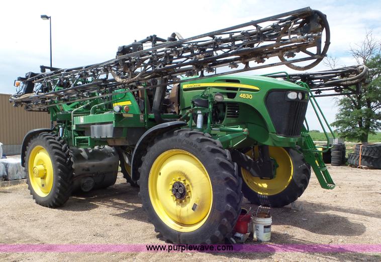 image for item L6753 2009 John Deere 4830 self-propelled sprayer