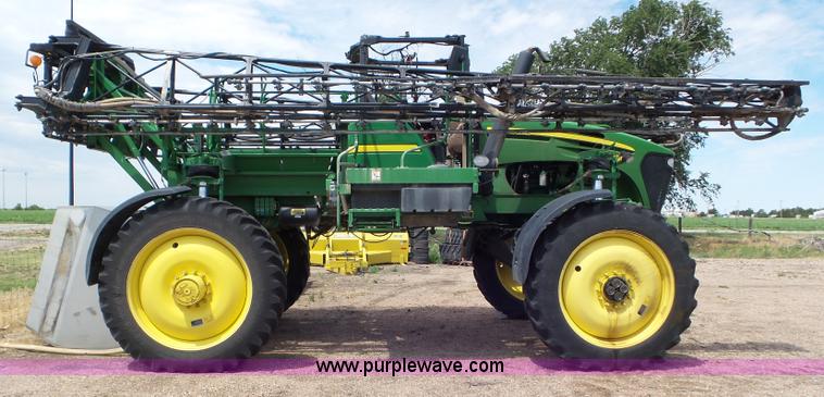 image for item L6753 2009 John Deere 4830 self-propelled sprayer