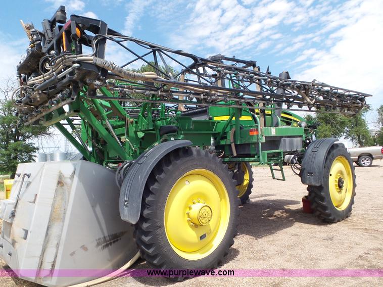 image for item L6753 2009 John Deere 4830 self-propelled sprayer