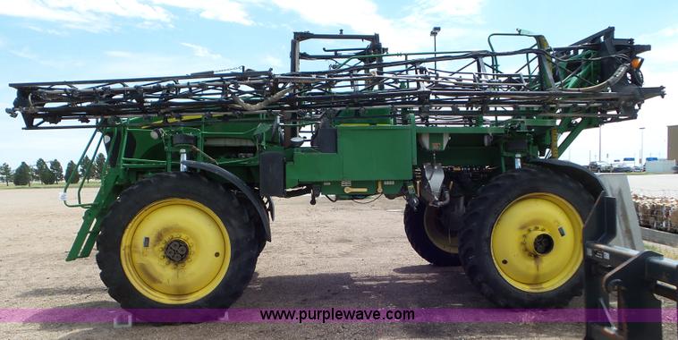 image for item L6753 2009 John Deere 4830 self-propelled sprayer