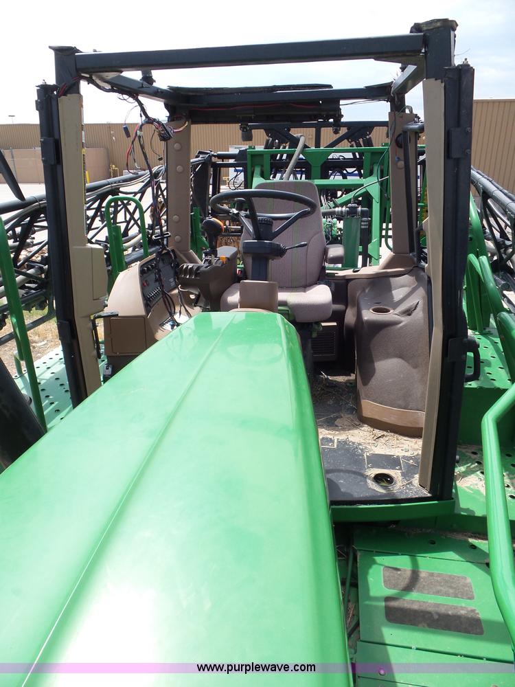 image for item L6753 2009 John Deere 4830 self-propelled sprayer