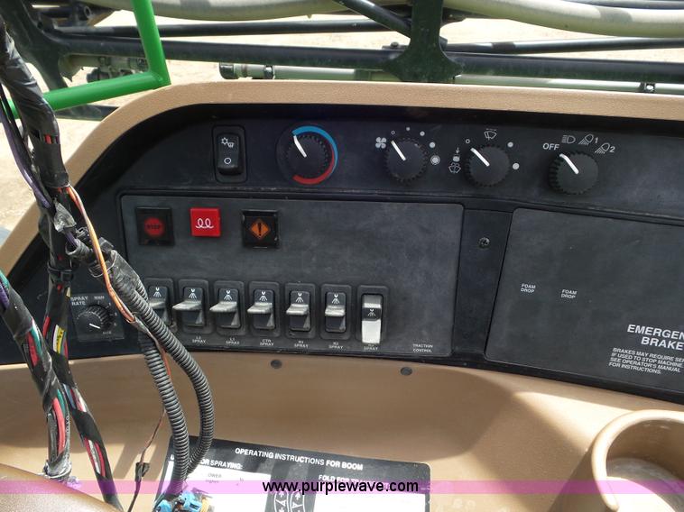 image for item L6753 2009 John Deere 4830 self-propelled sprayer