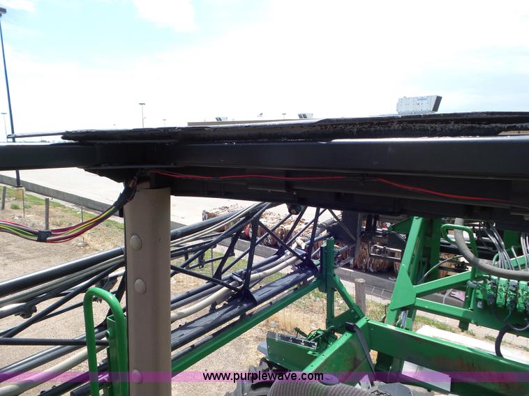 image for item L6753 2009 John Deere 4830 self-propelled sprayer