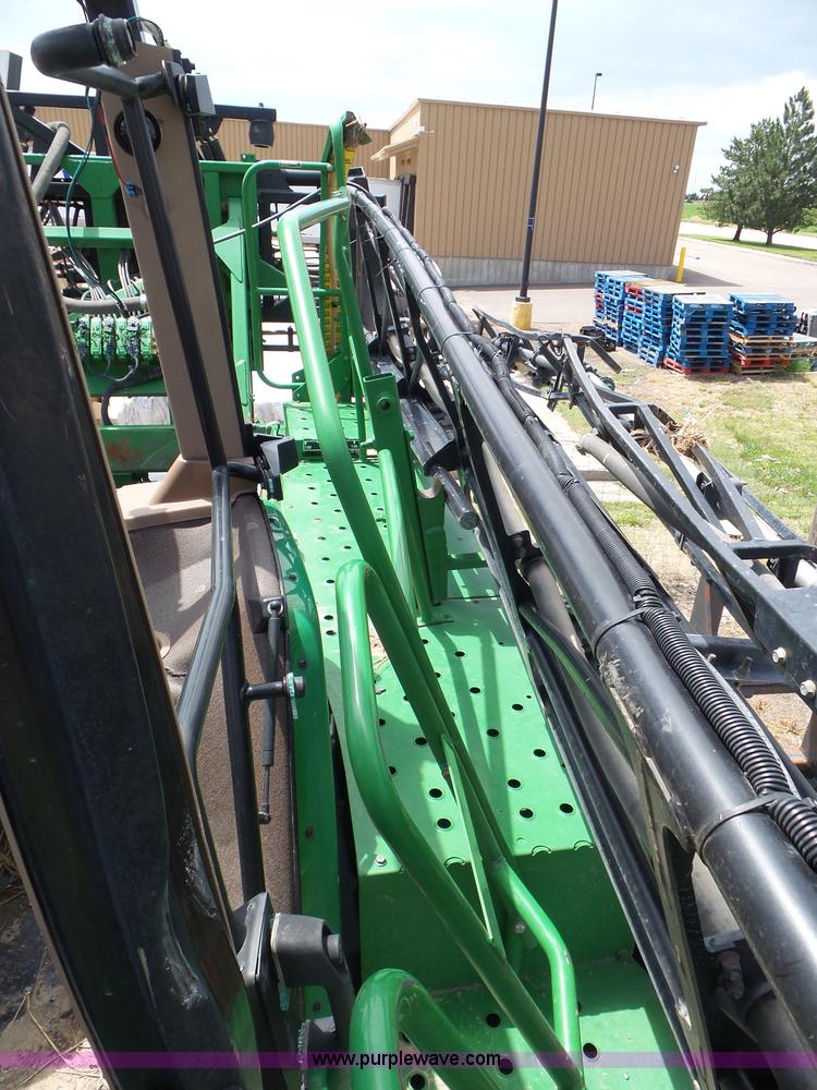 image for item L6753 2009 John Deere 4830 self-propelled sprayer