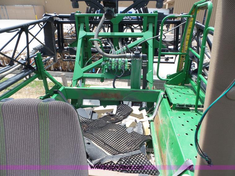 image for item L6753 2009 John Deere 4830 self-propelled sprayer